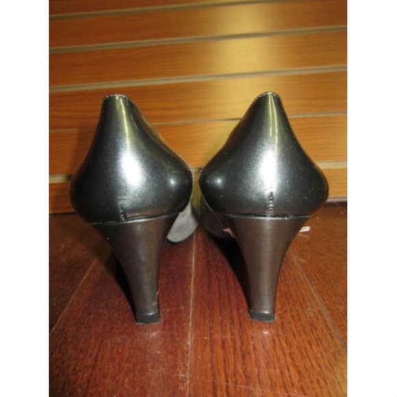 STUART WEITZMAN gray suede heels Size 7.5 - Picture 4 of 6